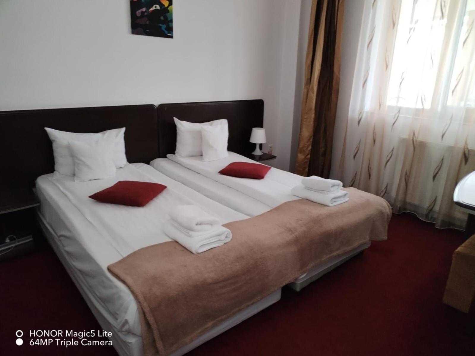 Pension Happy Day - Motorcycle Friendly Sibiu Exterior foto