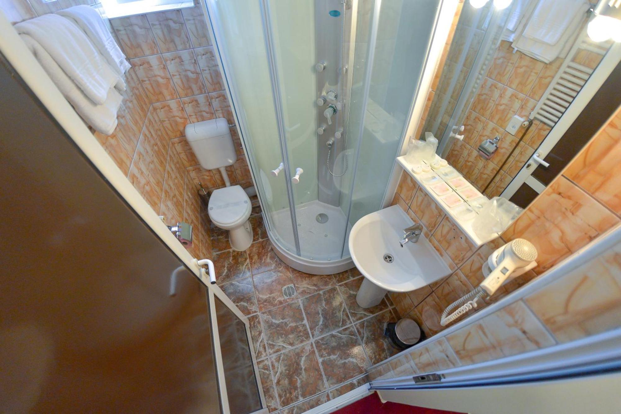 Pension Happy Day - Motorcycle Friendly Sibiu Exterior foto
